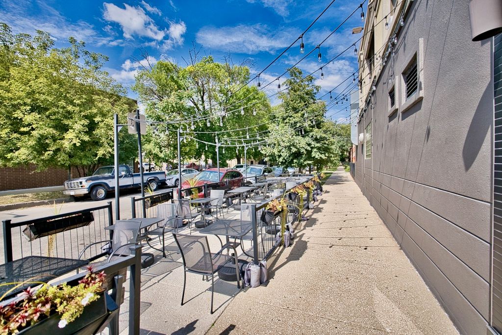 3026 W Montrose Avenue, Chicago, IL 60618 — photo 4