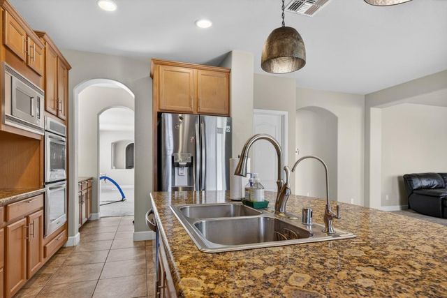 9765 Caneria Way, Elk Grove, CA 95757