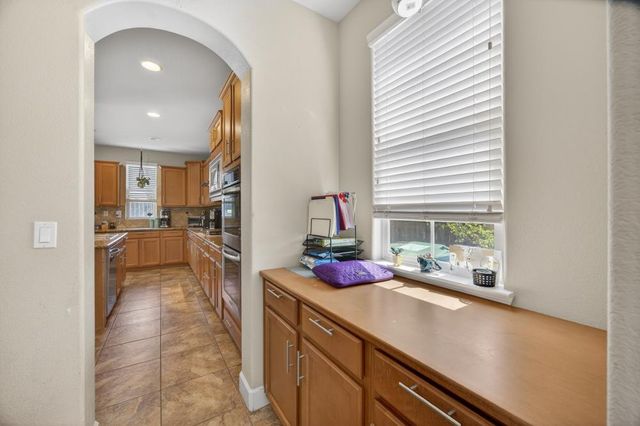 9765 Caneria Way, Elk Grove, CA 95757