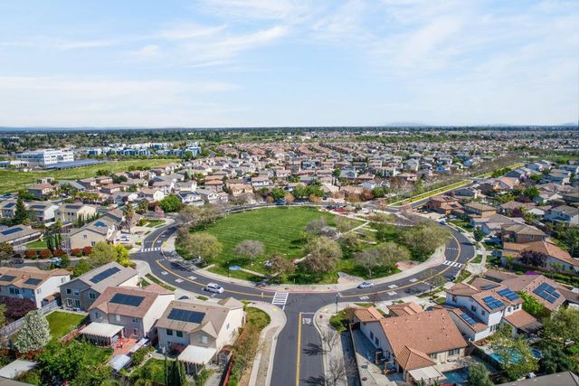 9765 Caneria Way, Elk Grove, CA 95757