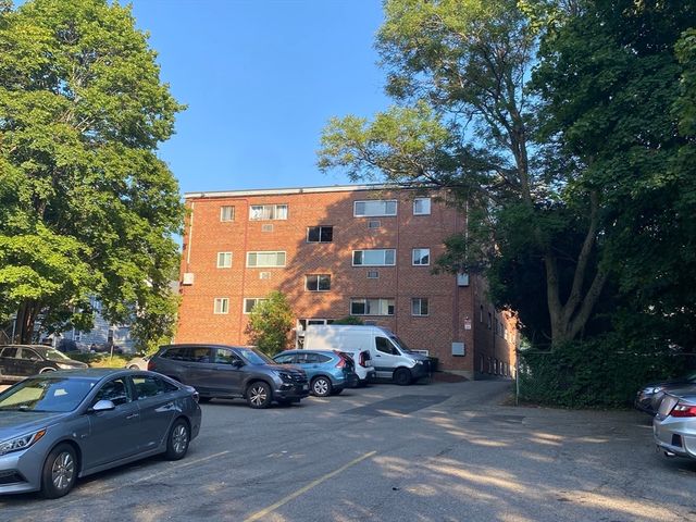 1409 River St 7, Boston, MA 02136