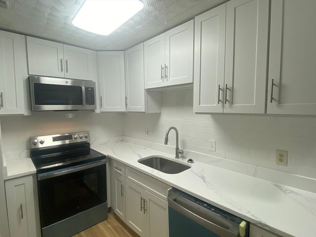 1409 River St 7, Boston, MA 02136