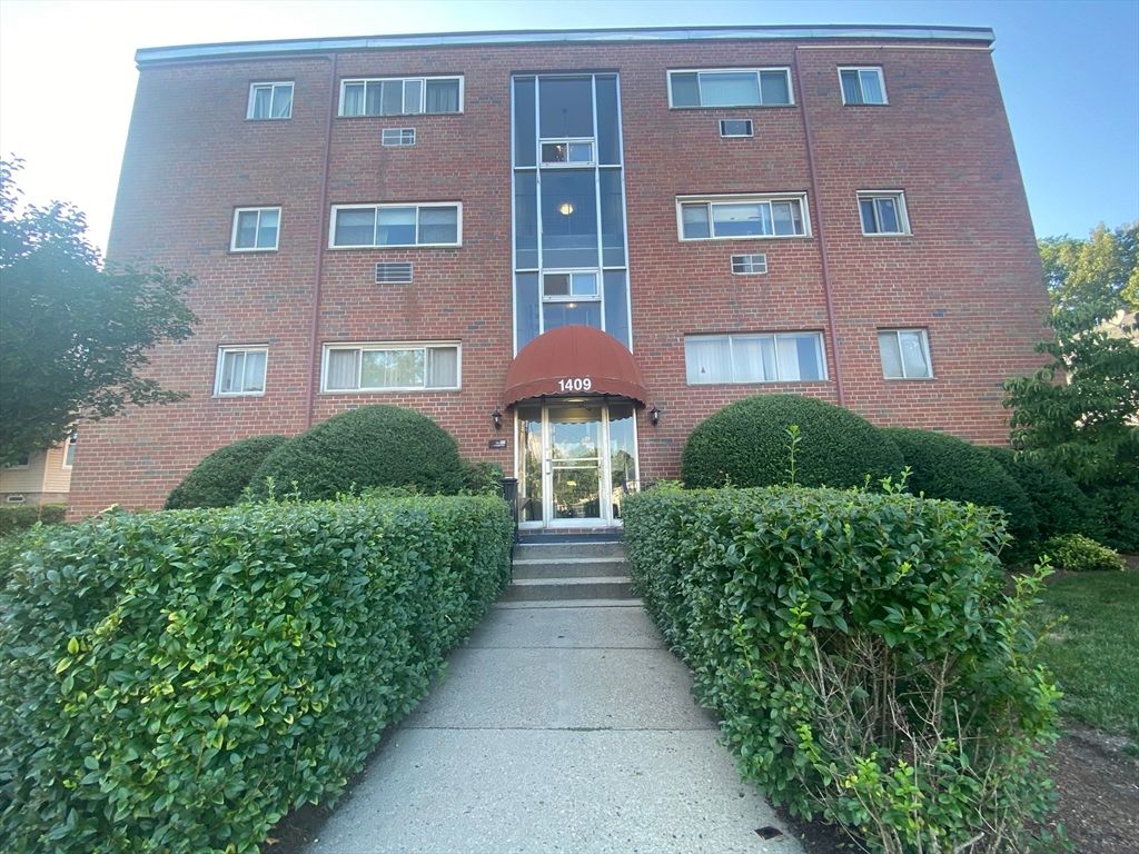 1409 River St 7, Boston, MA 02136