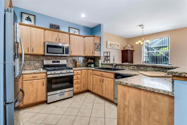 126 Spruce St, Boynton Beach, FL 33426