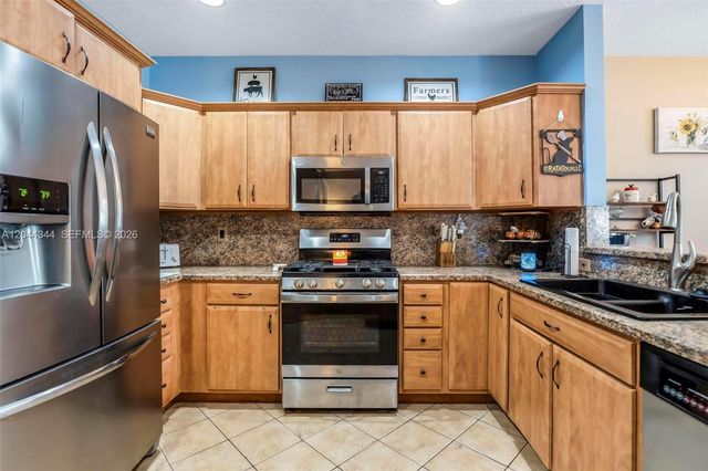 126 Spruce St, Boynton Beach, FL 33426