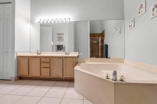 126 Spruce St, Boynton Beach, FL 33426