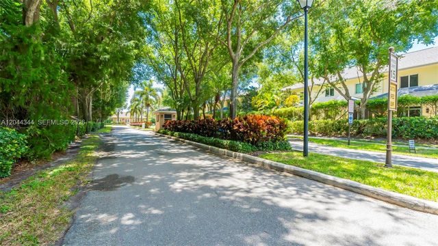 126 Spruce St, Boynton Beach, FL 33426
