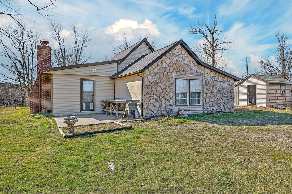 2081 Sand Ridge Road, Marshfield, MO 65706