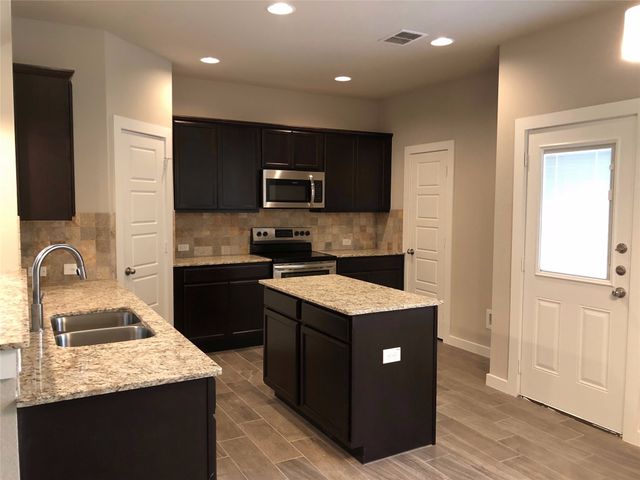 1023 Skyview Court, Midlothian, TX 76065