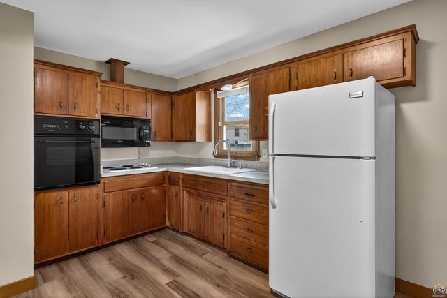 2949 SW Medford AVE, Topeka, KS 66611