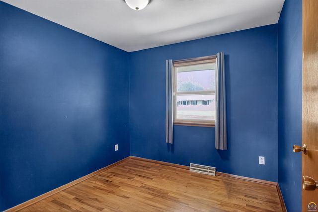 2949 SW Medford AVE, Topeka, KS 66611