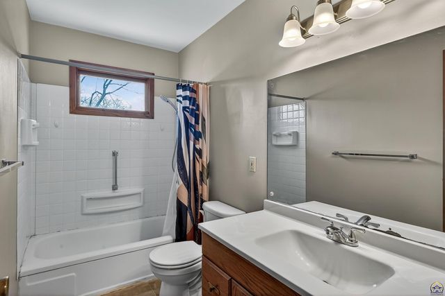 2949 SW Medford AVE, Topeka, KS 66611