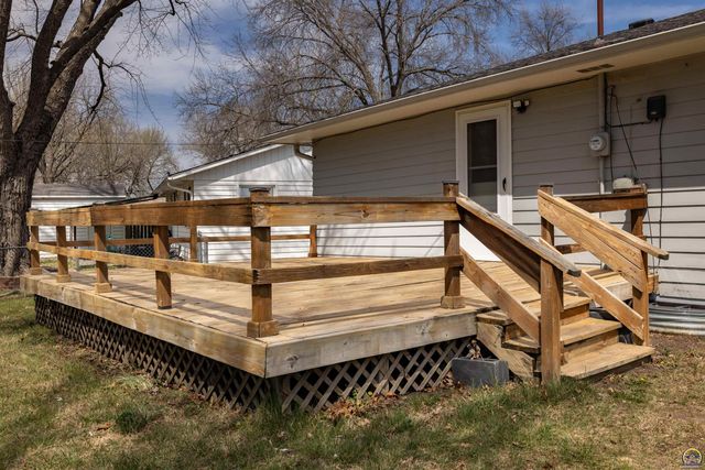 2949 SW Medford AVE, Topeka, KS 66611