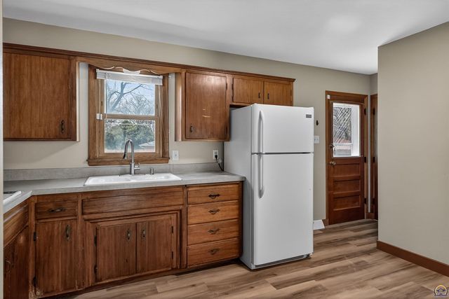 2949 SW Medford AVE, Topeka, KS 66611