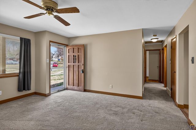 2949 SW Medford AVE, Topeka, KS 66611