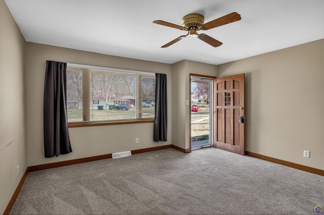 2949 SW Medford AVE, Topeka, KS 66611