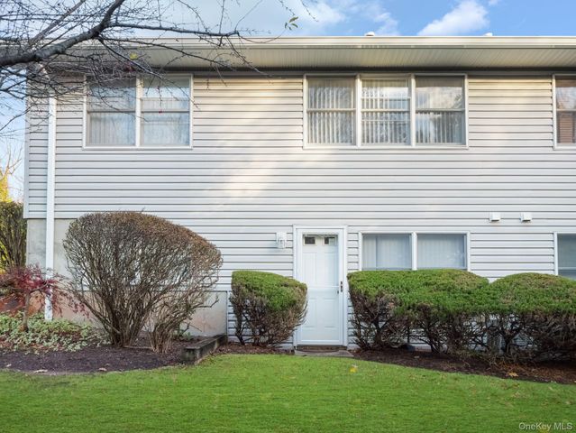 2 Windsor Circle, New City, NY 10956