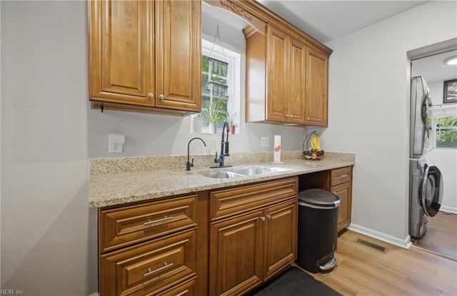 239 Locust AVE, Hampton, VA 23661