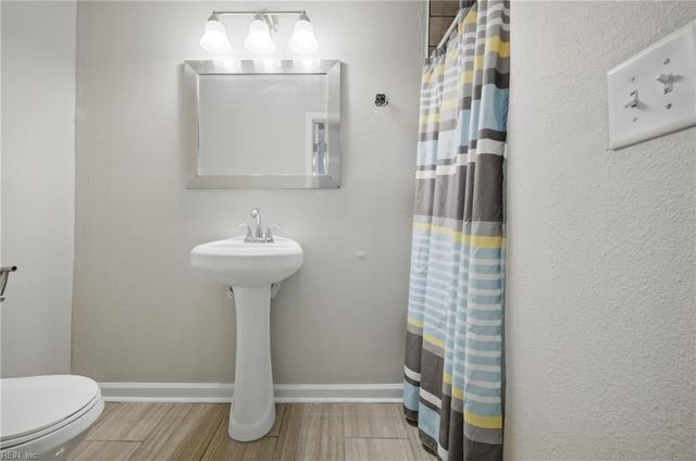 239 Locust AVE, Hampton, VA 23661