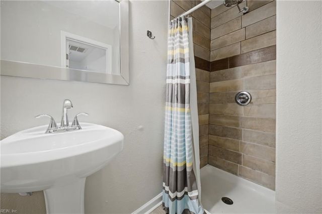 239 Locust AVE, Hampton, VA 23661