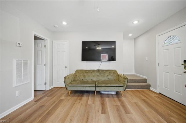 239 Locust AVE, Hampton, VA 23661