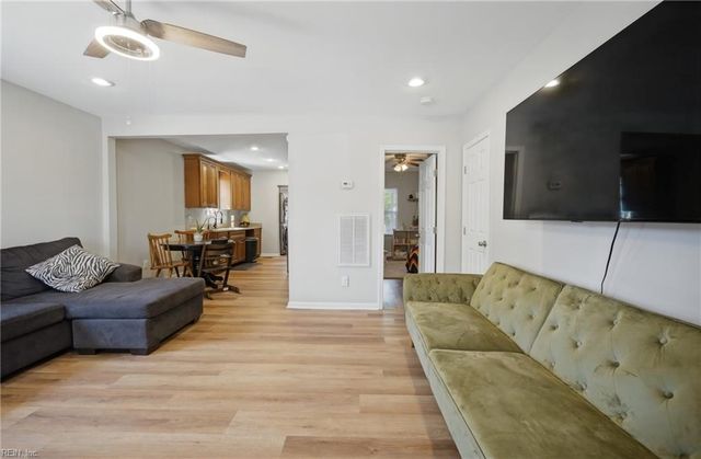239 Locust AVE, Hampton, VA 23661