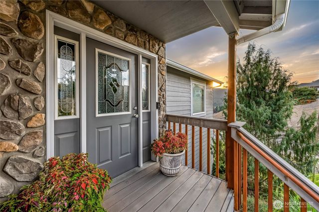 2840 Akamai Way, East Wenatchee, WA 98802