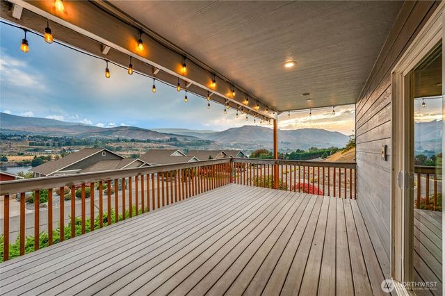 2840 Akamai Way, East Wenatchee, WA 98802