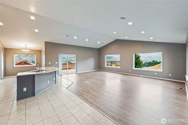 2840 Akamai Way, East Wenatchee, WA 98802