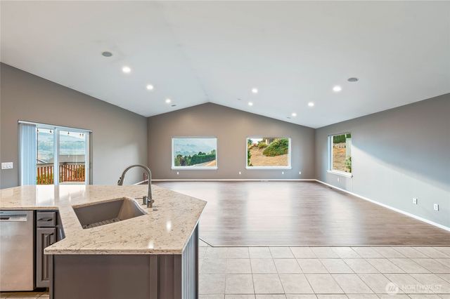 2840 Akamai Way, East Wenatchee, WA 98802