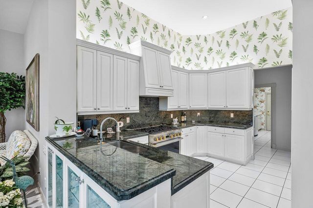 3 Bermuda Lake Drive, Palm Beach Gardens, FL 33418