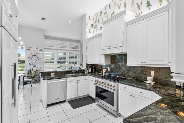 3 Bermuda Lake Drive, Palm Beach Gardens, FL 33418