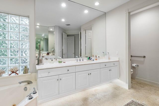 3 Bermuda Lake Drive, Palm Beach Gardens, FL 33418