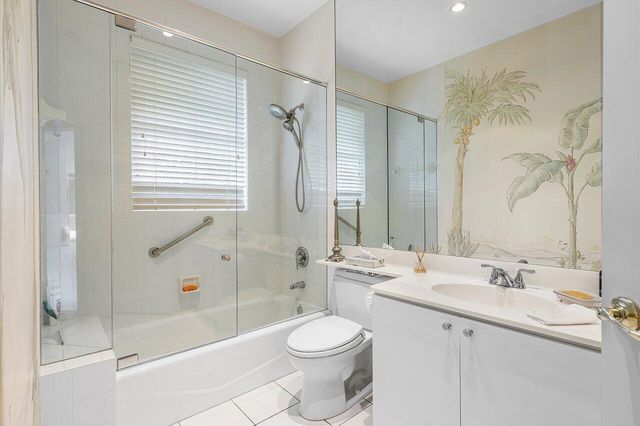 3 Bermuda Lake Drive, Palm Beach Gardens, FL 33418