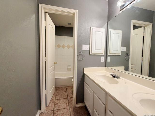 3419 WINDY RIDGE CT, San Antonio, TX 78259