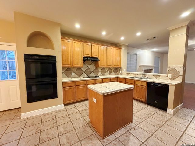 3419 WINDY RIDGE CT, San Antonio, TX 78259