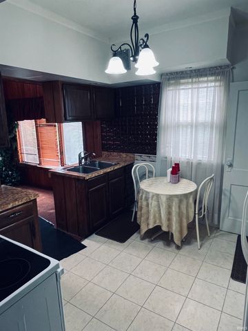 2618 Lincoln Way West Avenue, South Bend, IN 46628