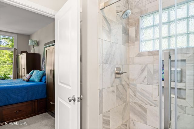 2513 SW Lakemoor Drive, Knoxville, TN 37920