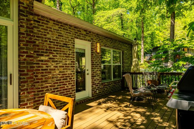 2513 SW Lakemoor Drive, Knoxville, TN 37920