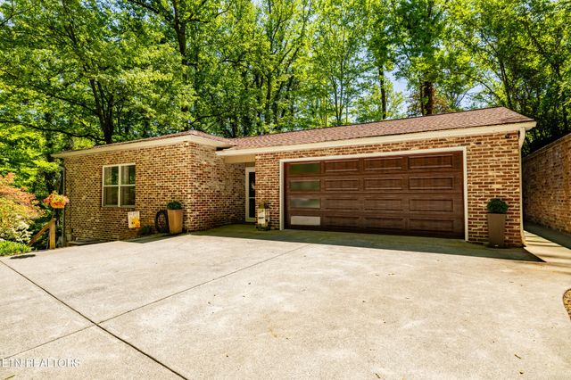 2513 SW Lakemoor Drive, Knoxville, TN 37920