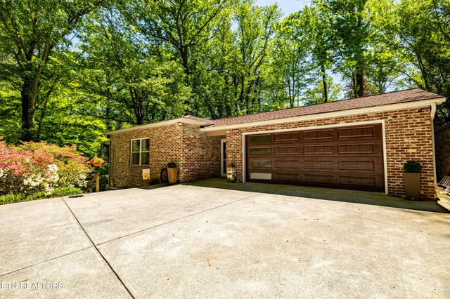 2513 SW Lakemoor Drive, Knoxville, TN 37920