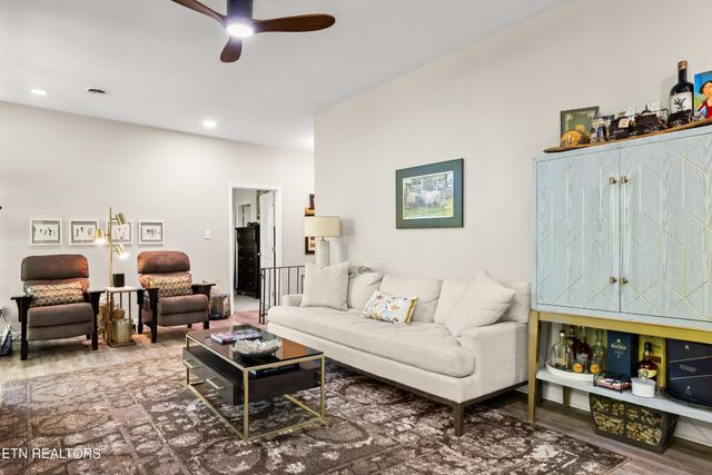 2513 SW Lakemoor Drive, Knoxville, TN 37920