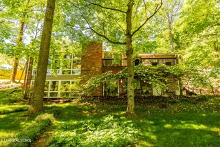 2513 SW Lakemoor Drive, Knoxville, TN 37920
