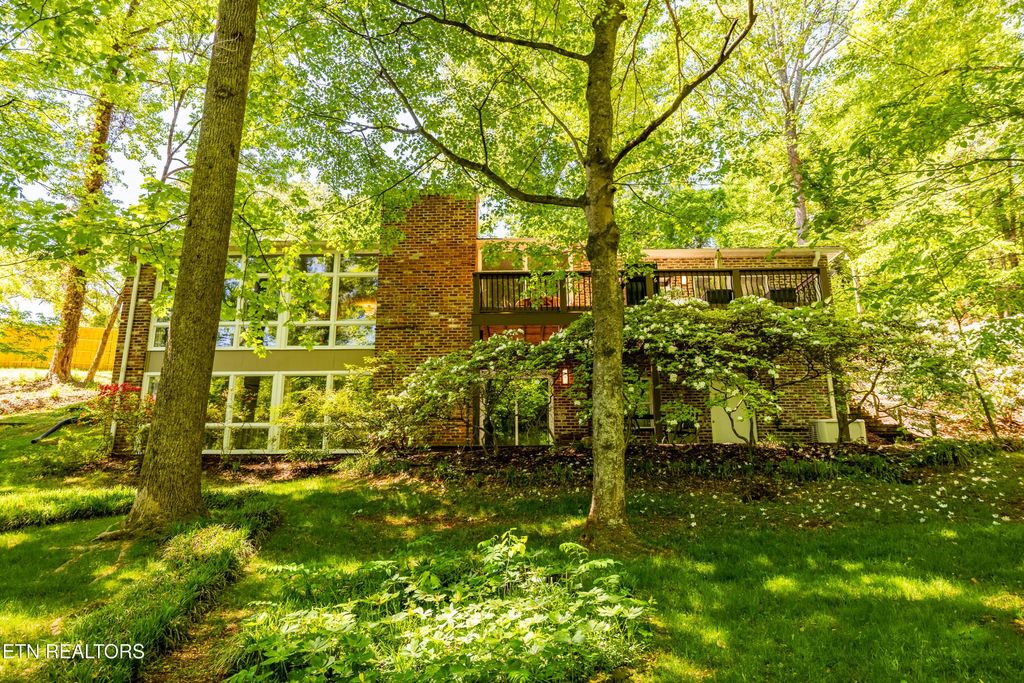 2513 SW Lakemoor Drive, Knoxville, TN 37920