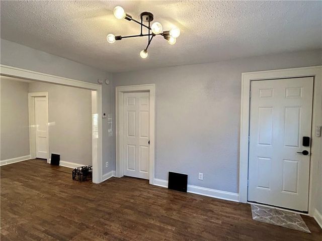 6823 Agnes Avenue, Kansas City, MO 64132