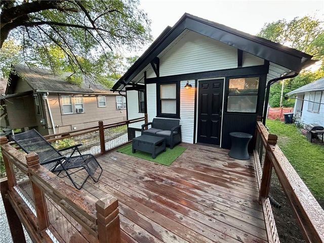 6823 Agnes Avenue, Kansas City, MO 64132