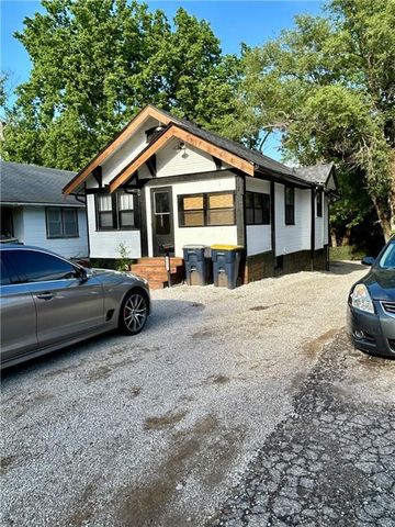 6823 Agnes Avenue, Kansas City, MO 64132