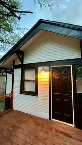 6823 Agnes Avenue, Kansas City, MO 64132