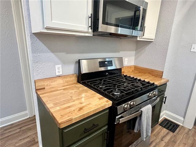 6823 Agnes Avenue, Kansas City, MO 64132