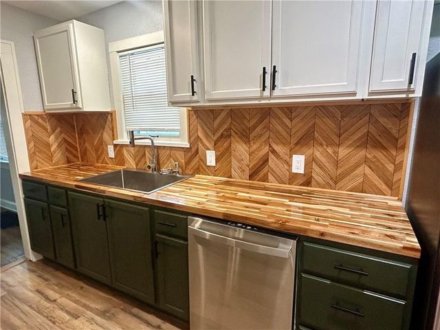 6823 Agnes Avenue, Kansas City, MO 64132